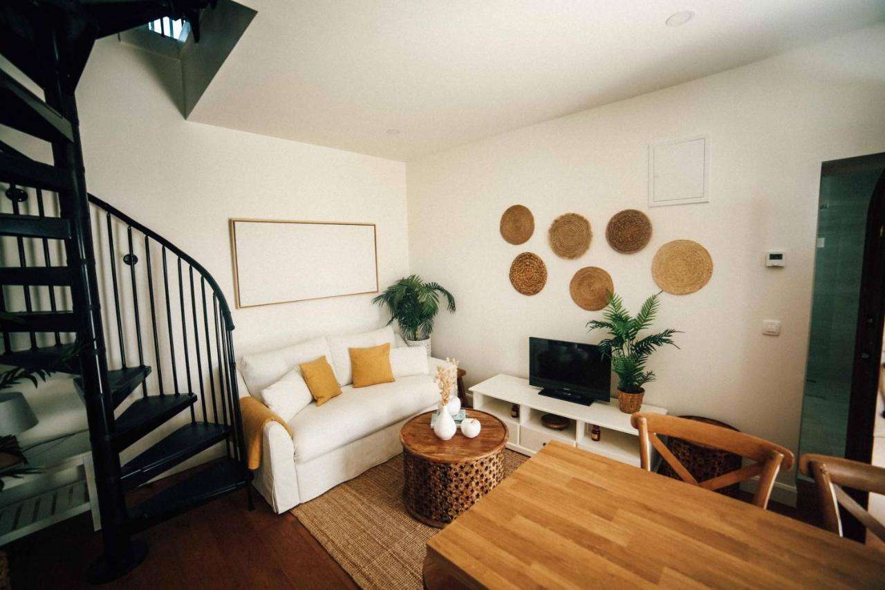 Seafront House - First Row To Sea Apartment