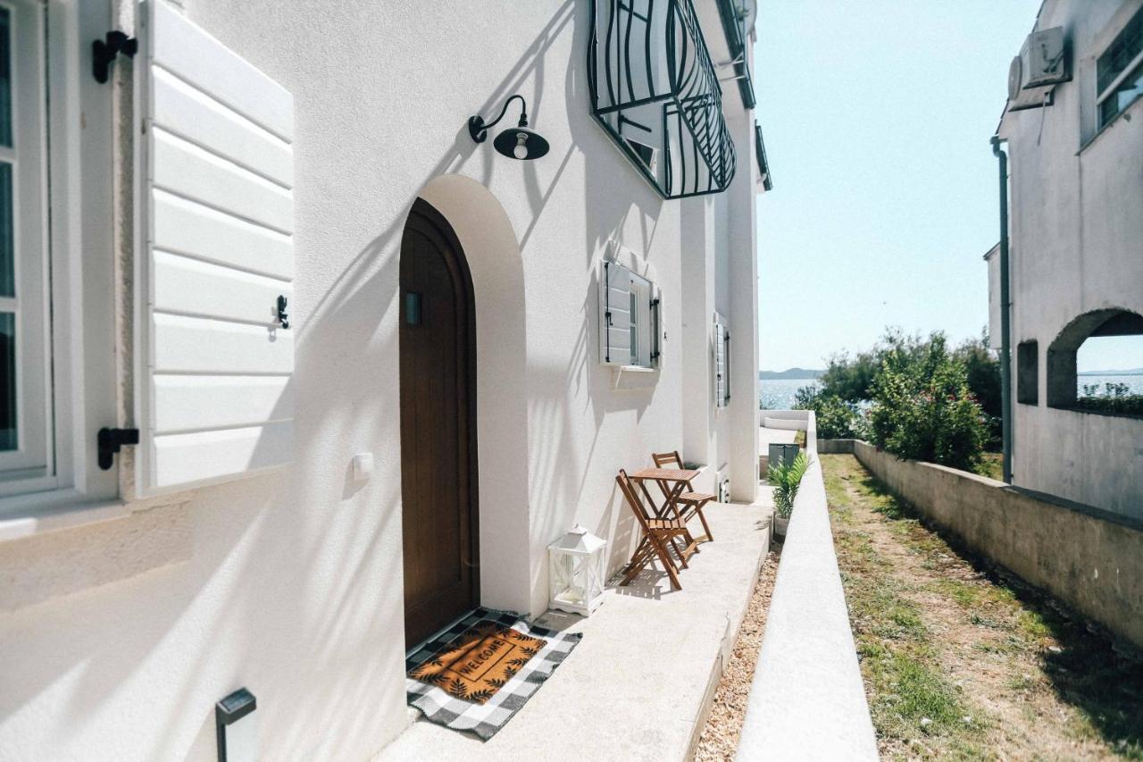 Apartment Seafront House - First Row To Sea *