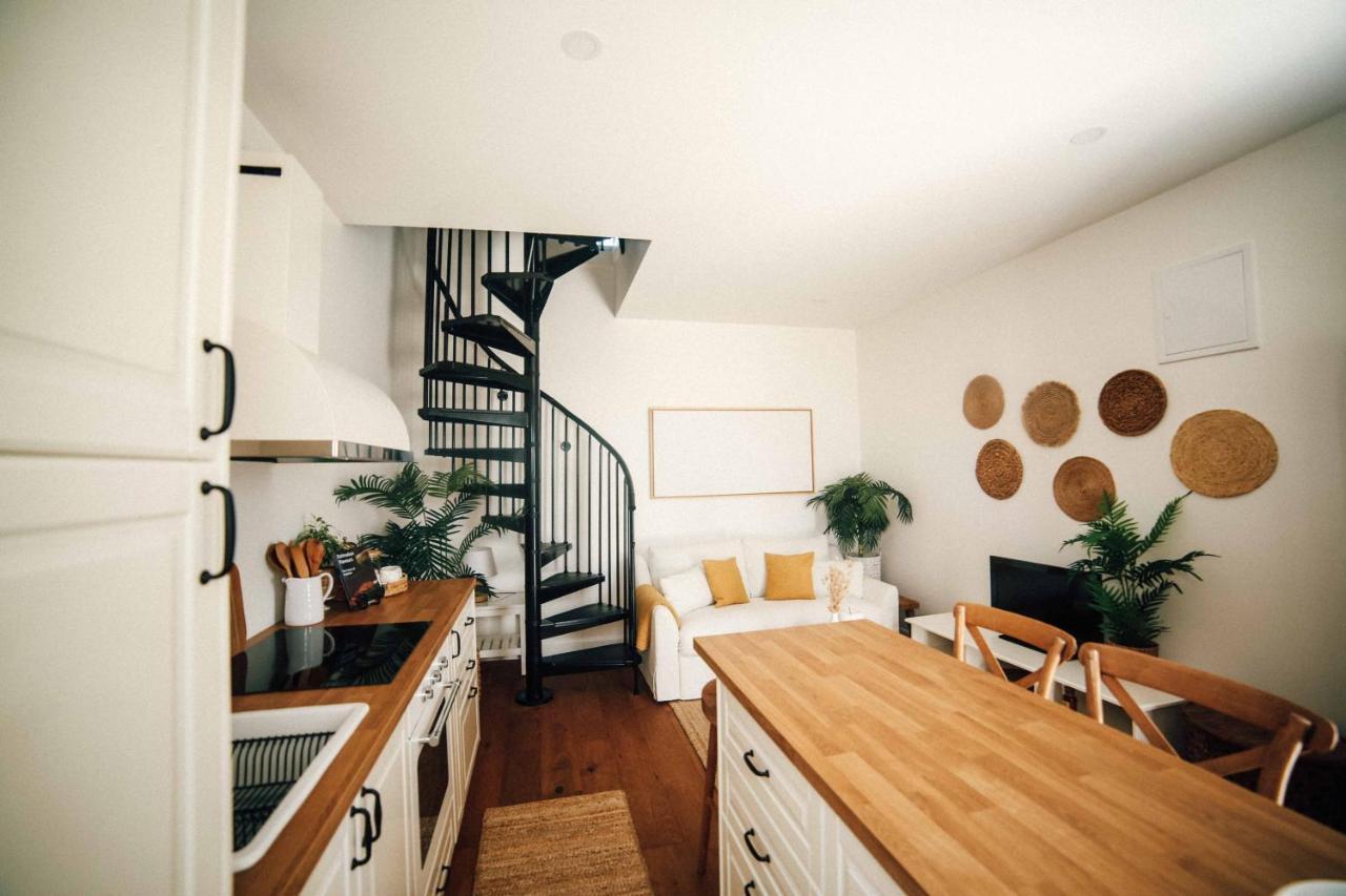 Seafront House - First Row To Sea Apartment