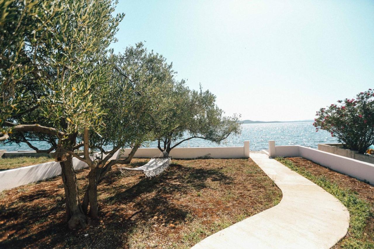 Apartment Seafront House - First Row To Sea