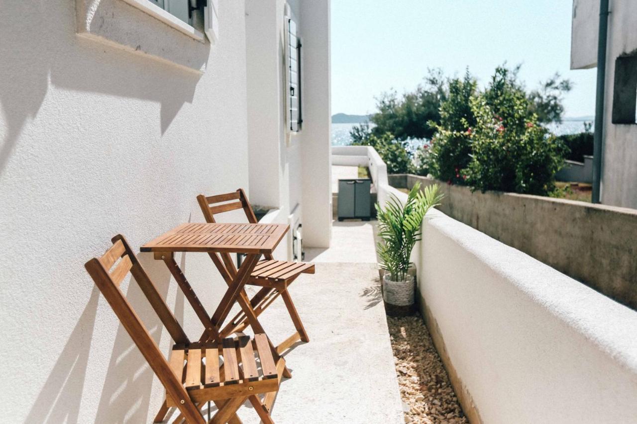 Apartment Seafront House - First Row To Sea